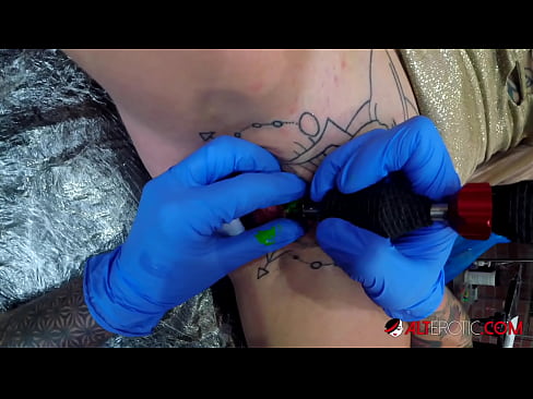 ❤️ Sully Savage, o bunăciune extrem de tatuată, și-a făcut un tatuaj pe clitorisul ei ❤️  at porn ro.epicpornvideos-com.ru ❌